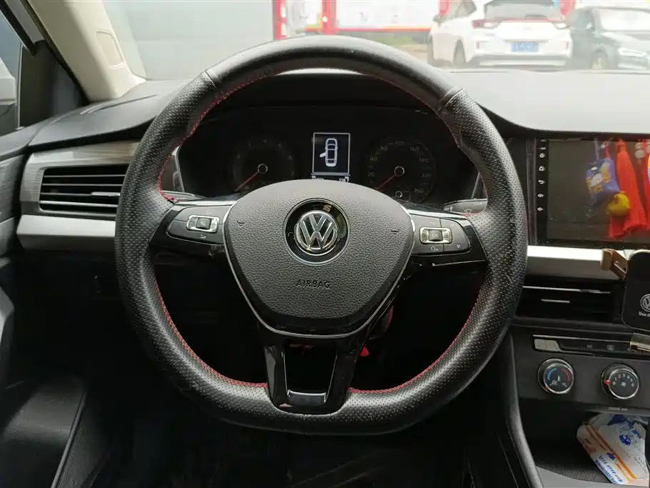 Volkswagen Lavida 2018 — фото 15