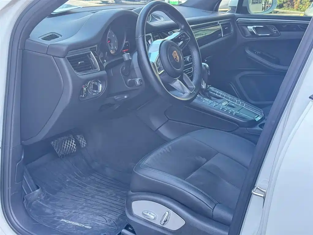 Porsche Macan 2016 — фото 13