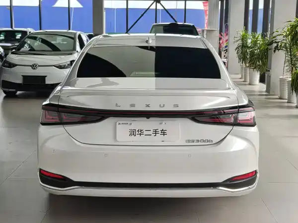 Lexus ES 2026