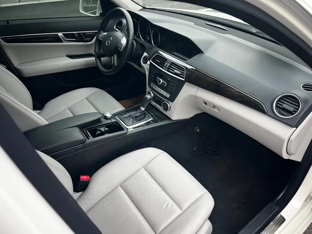 Mercedes-Benz C-Class 2011 — фото 20