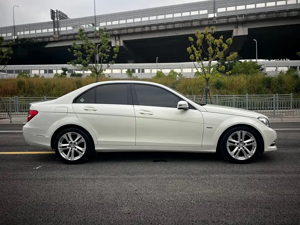 Mercedes-Benz C-Class 2011 — фото 24