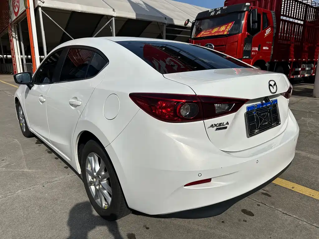 Mazda 3 Axela 2018 — фото 9
