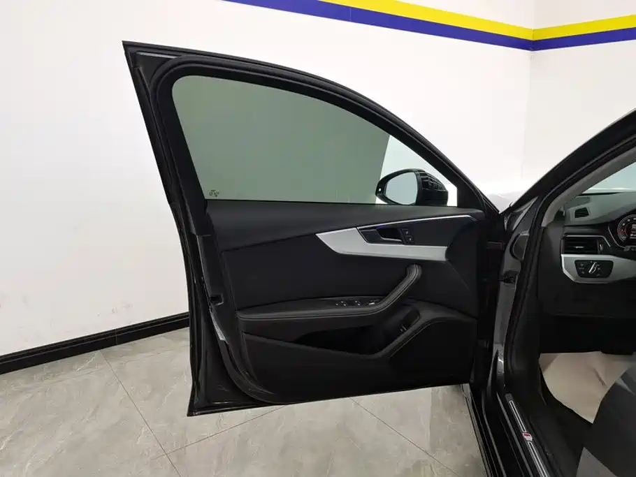 Audi A4L 2023
