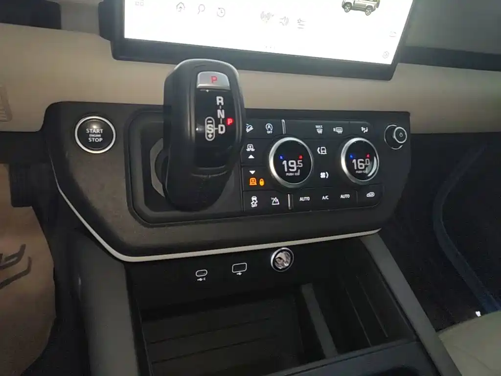Land Rover Defender 2021 — фото 14