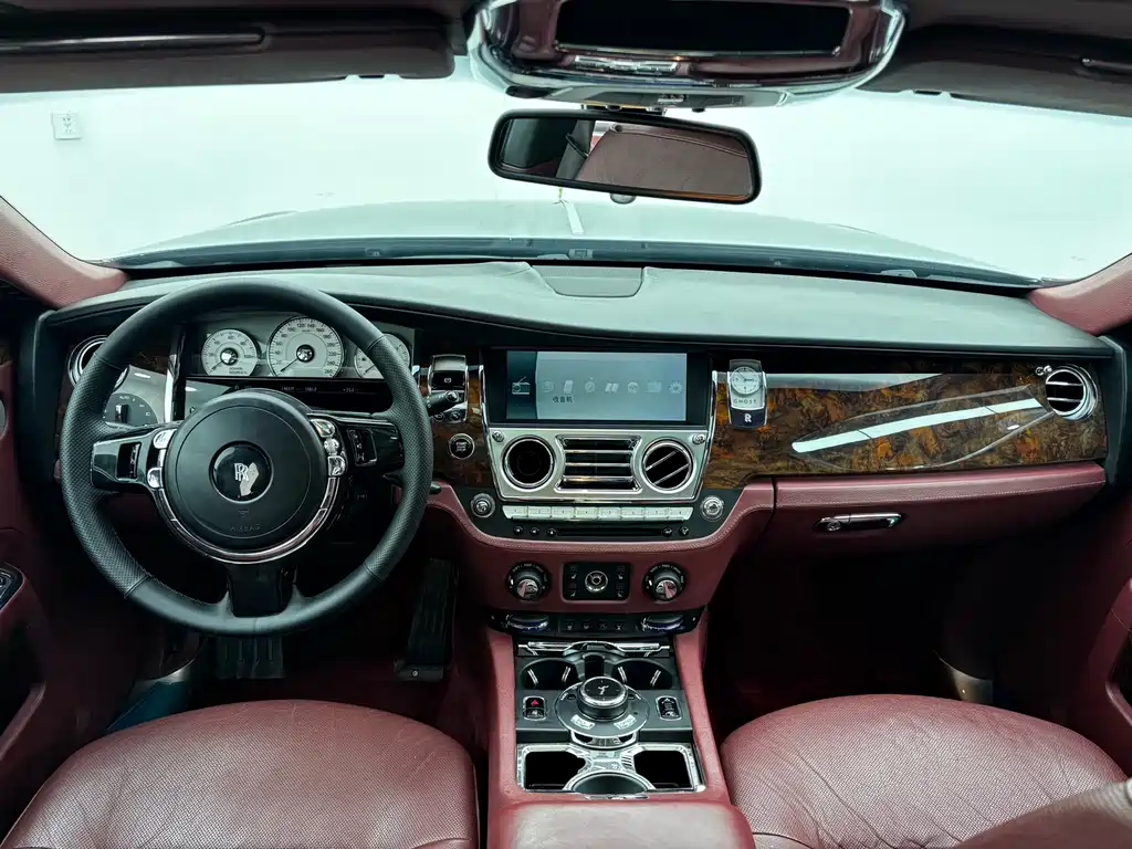 Rolls-Royce Ghost 2016 — фото 16