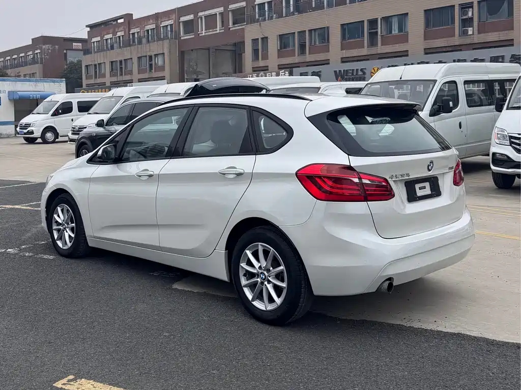 BMW 2 Series Active Tourer 2017 — фото 6