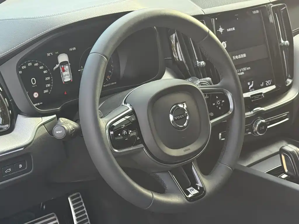 Volvo XC60 PHEV 2020 — фото 13