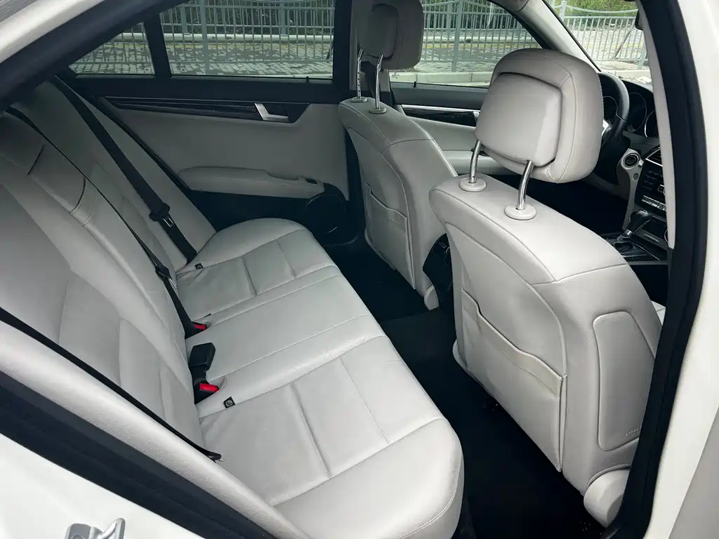Mercedes-Benz C-Class 2011 — фото 18