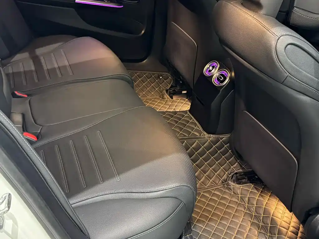 Mercedes-Benz C-Class 2024