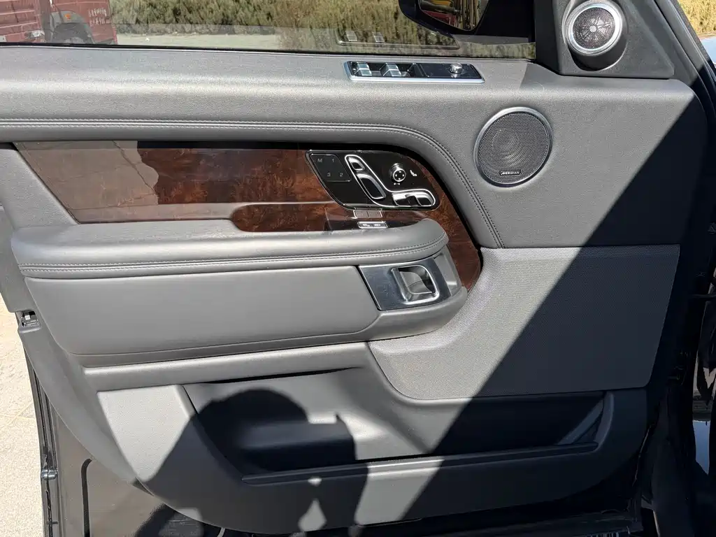 Land Rover Range Rover 2020 — фото 12