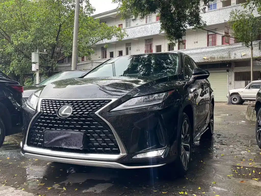 Lexus RX 2022 — фото 1