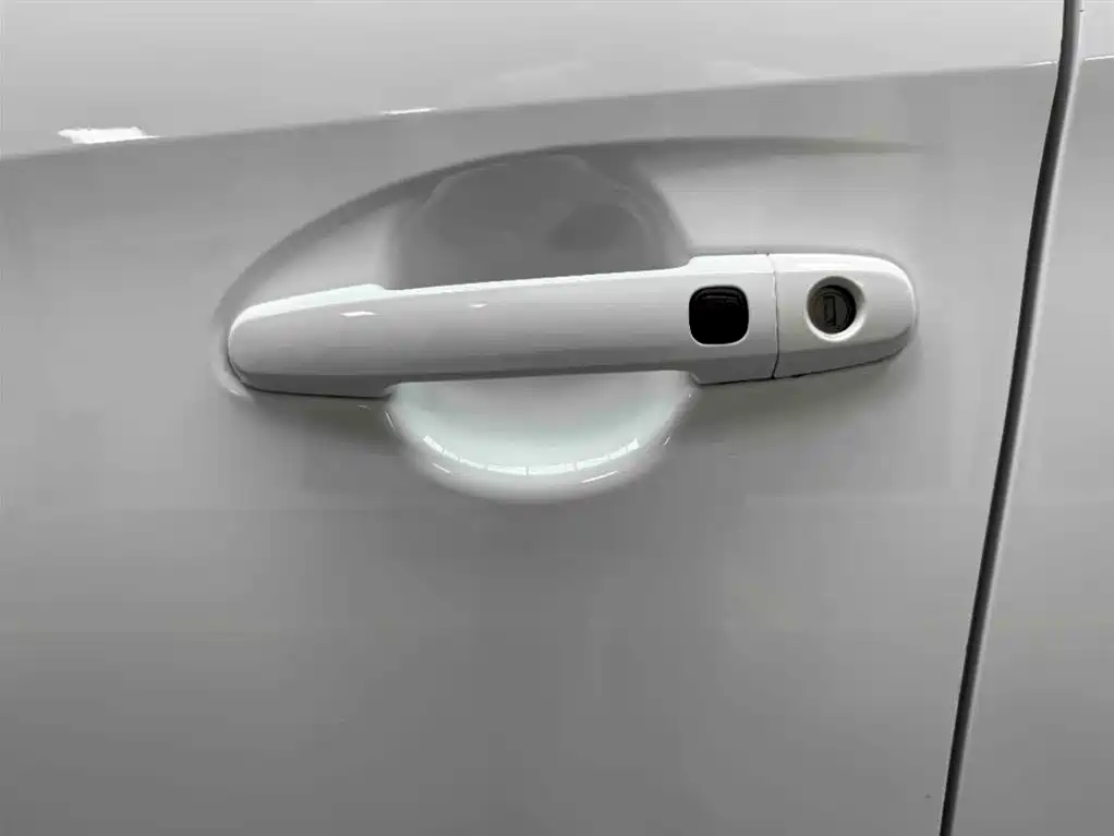 Toyota Yaris L 2022 — фото 18