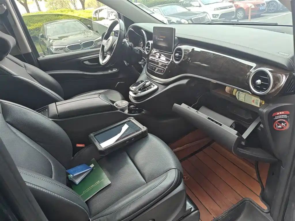Mercedes-Benz V-Class 2020 — фото 16