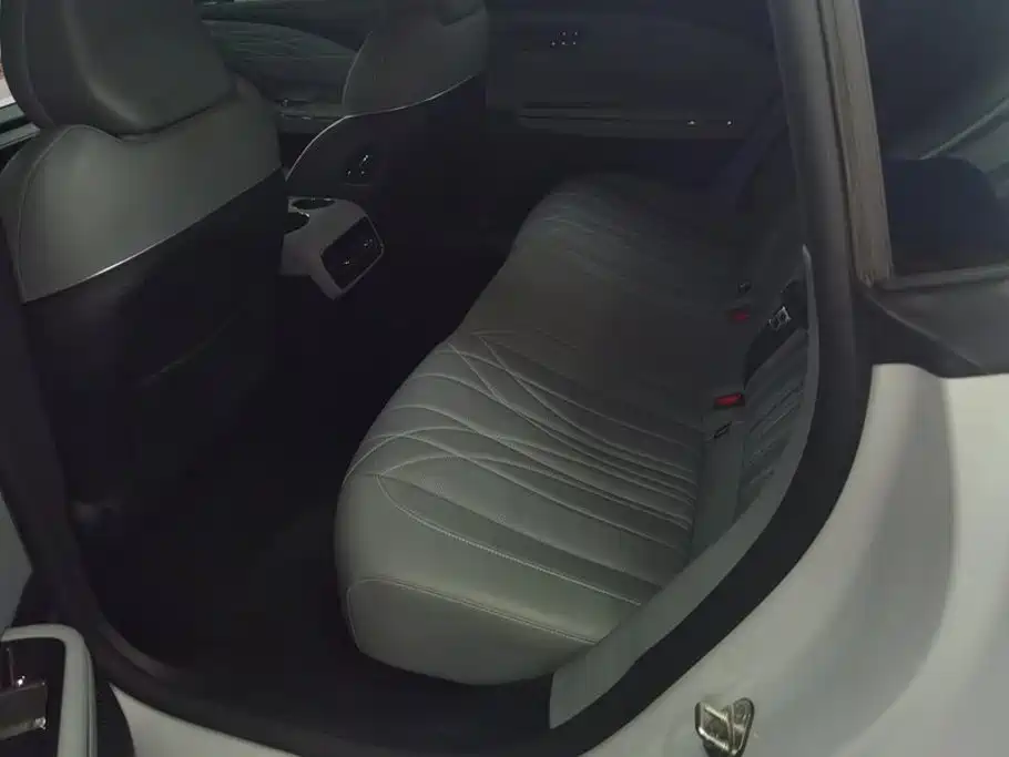 Geely Galaxy E8 2025 — фото 11
