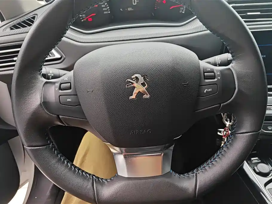 Peugeot 308 2019 — фото 15