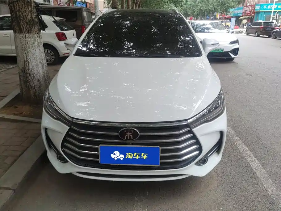 BYD MAX 2018