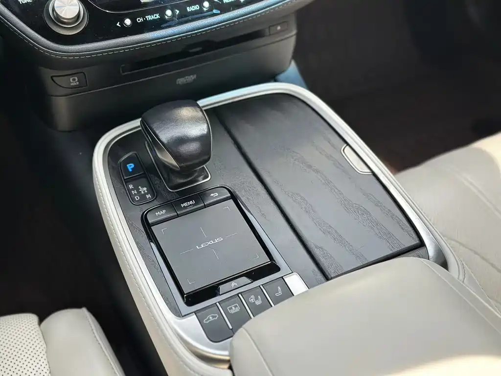 Lexus LS 2021 — фото 13