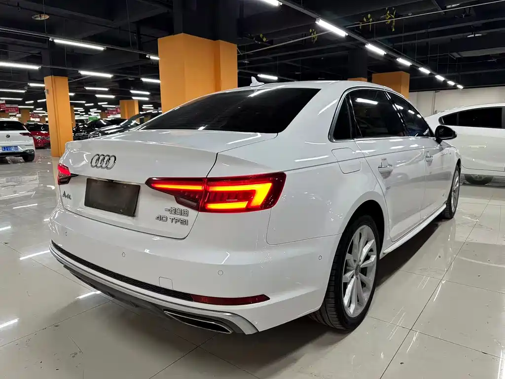 Audi A4L 2019 — фото 13