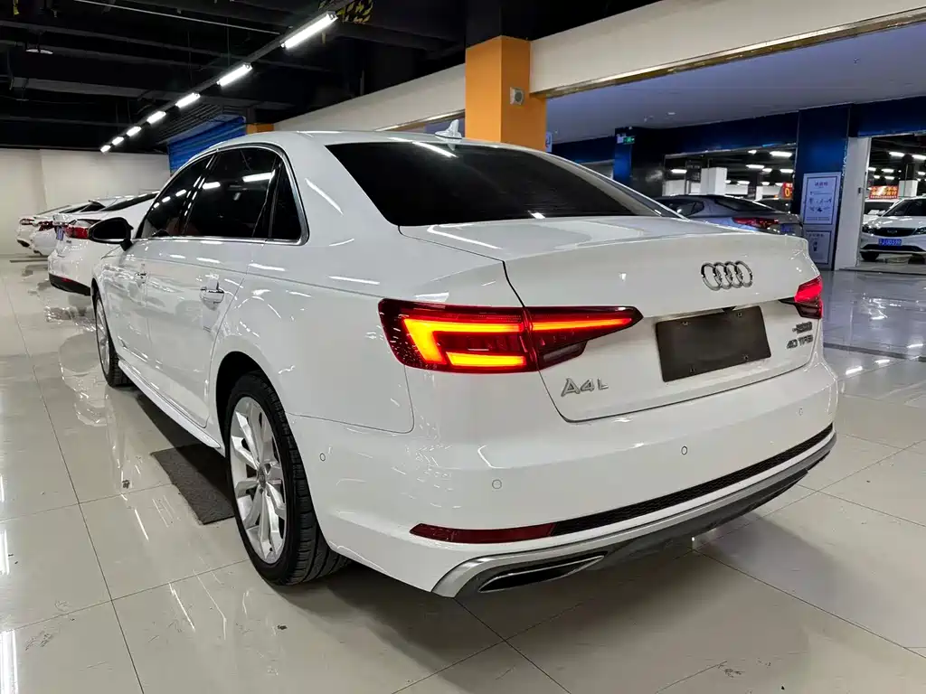 Audi A4L 2019 — фото 8