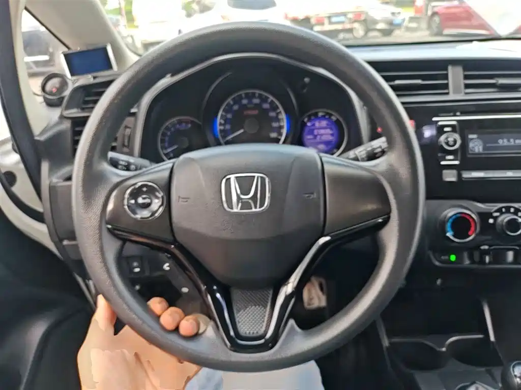 Honda Fit 2017 — фото 11