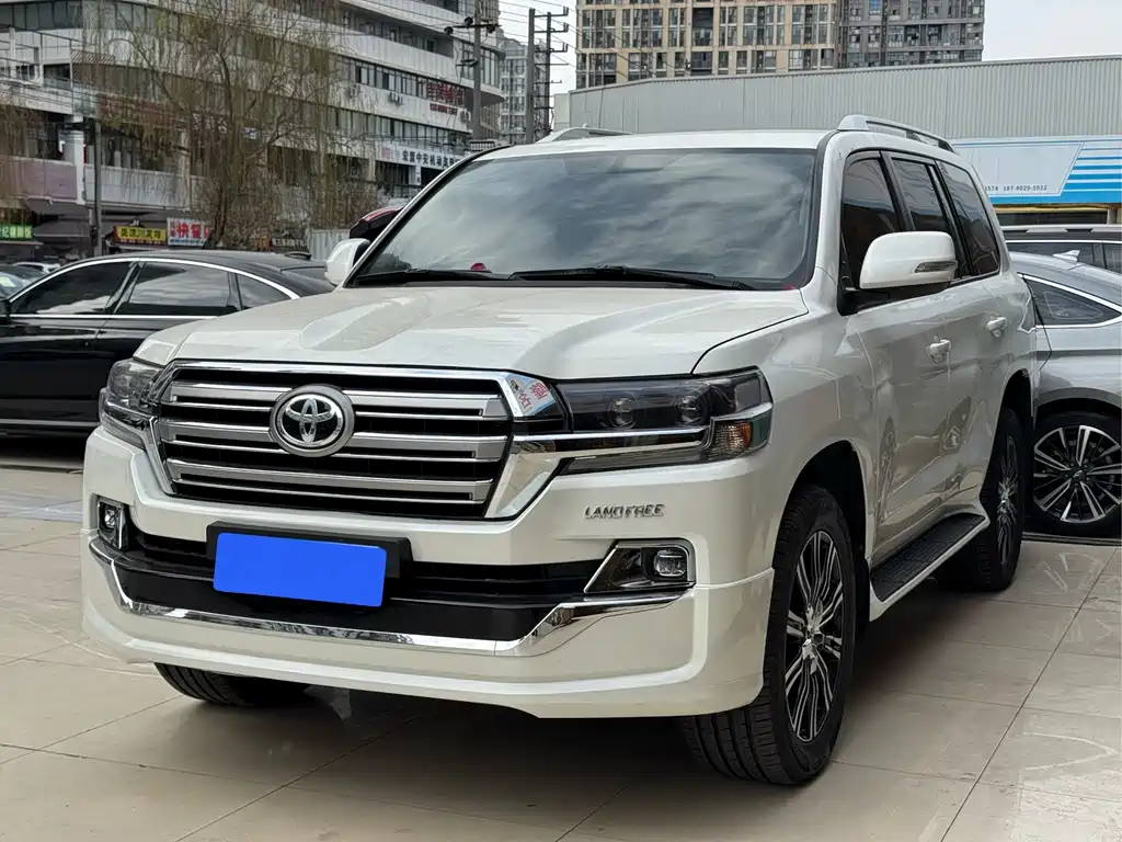 Toyota Land Cruiser 2017 — фото 2