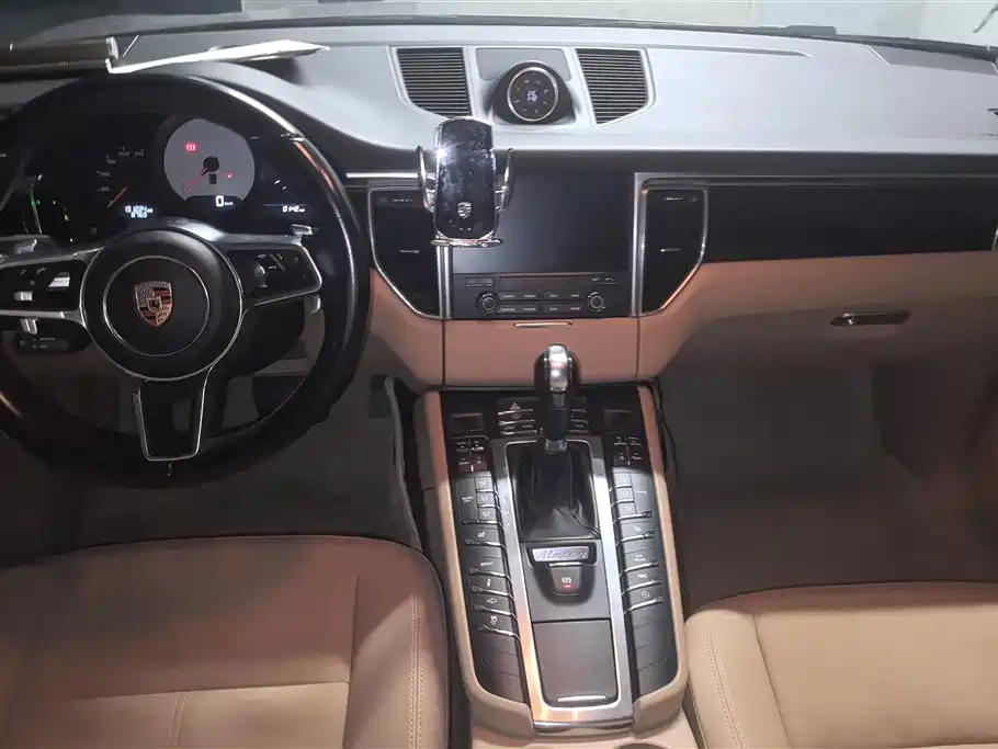Porsche Macan 2017 — фото 12