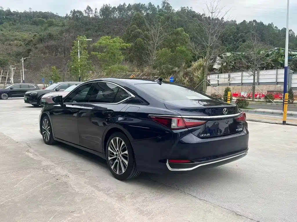 Lexus ES 2018 — фото 7
