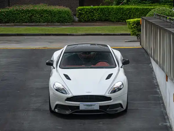 Aston Martin Vanquish 2013