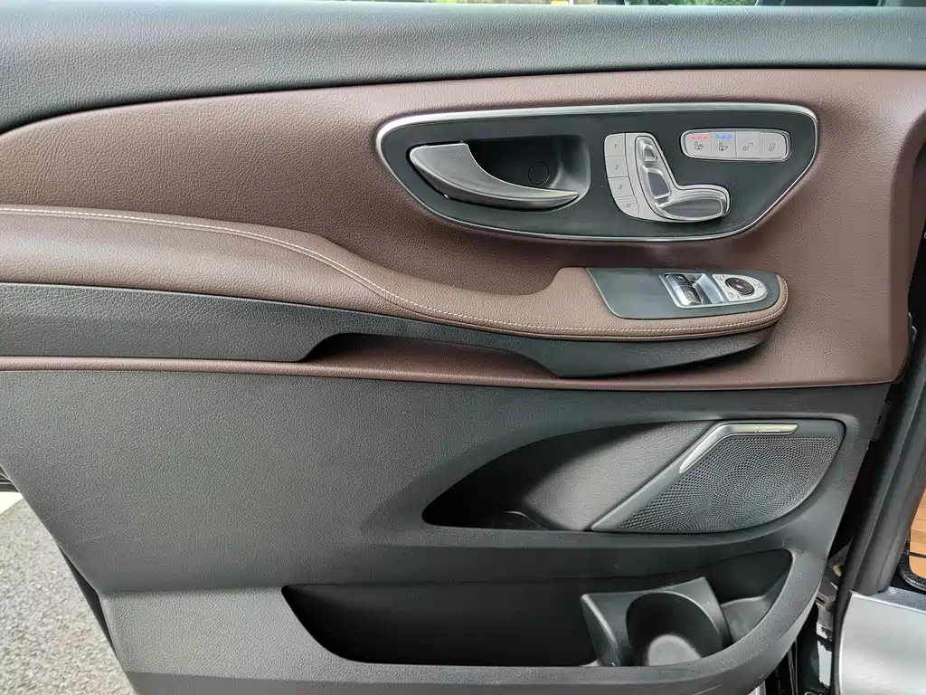 Mercedes-Benz V-Class 2024