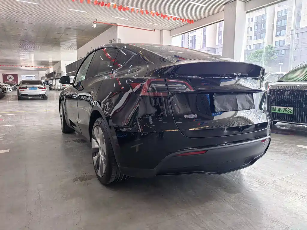 Tesla Model Y 2022 — фото 19