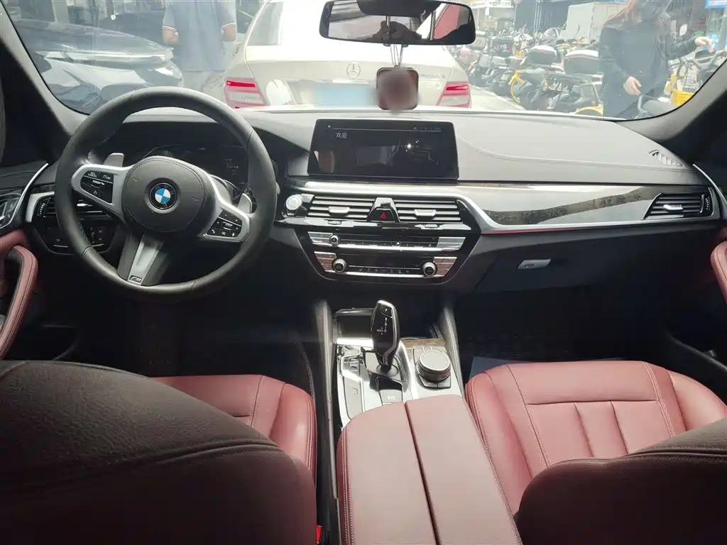 BMW 5 Series 2020 — фото 10