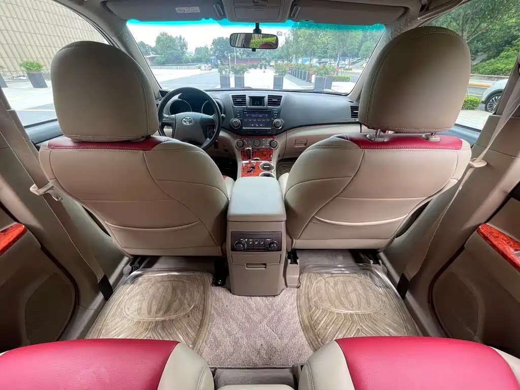 Toyota Highlander 2010 — фото 18