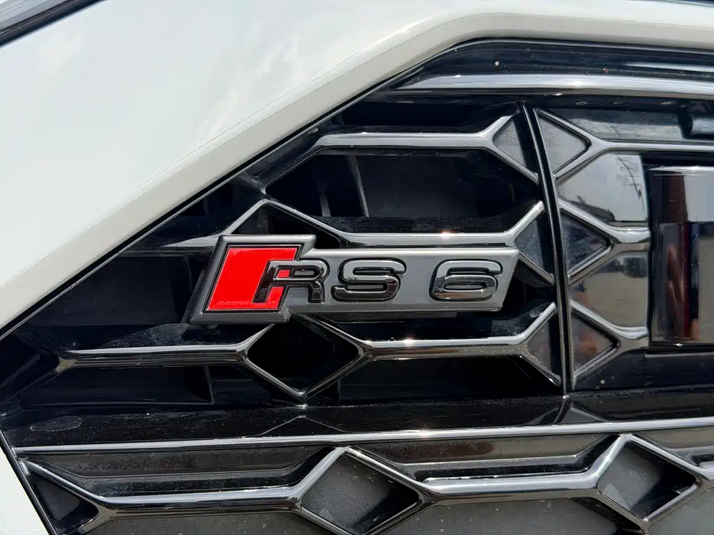Audi RS 6 2021 — фото 23