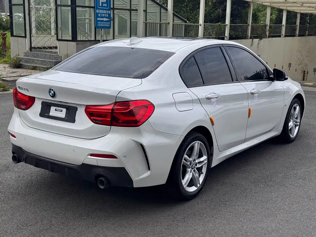 BMW 1 Series 2022 — фото 23