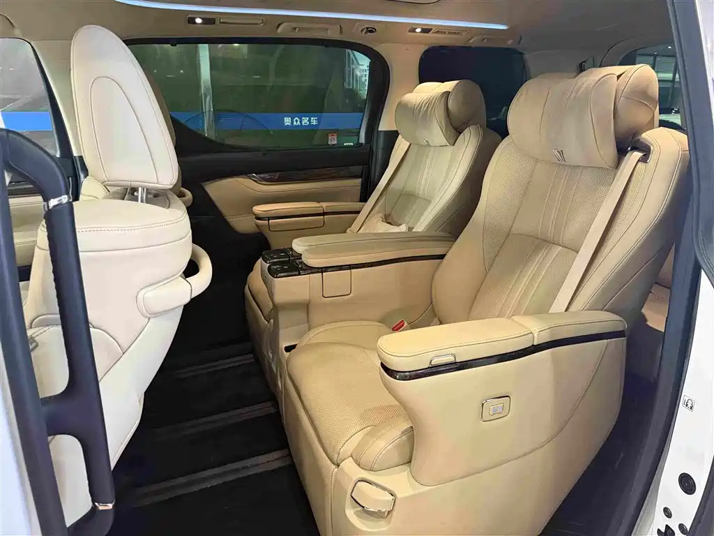 Toyota Vellfire 2023
