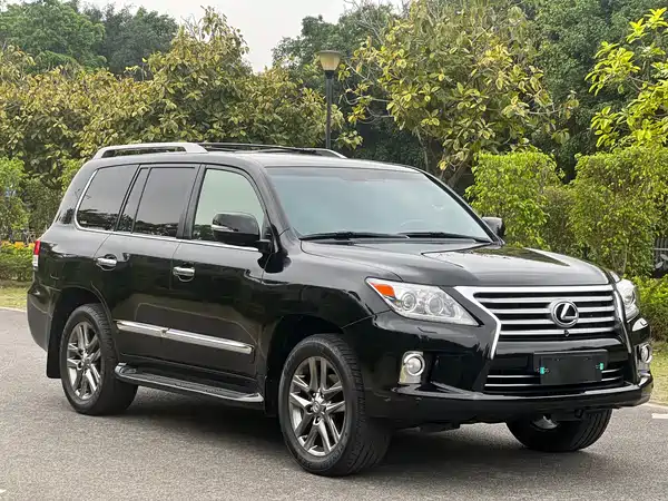 Lexus LX 2013
