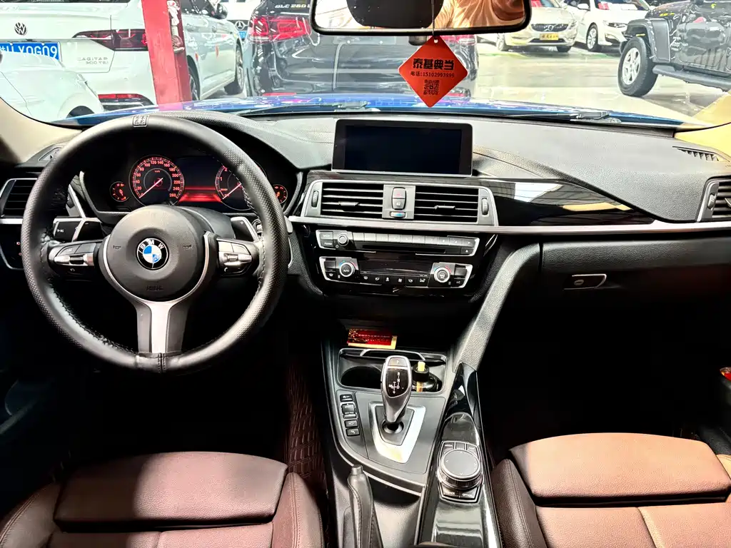 BMW 3 Series 2019 — фото 9
