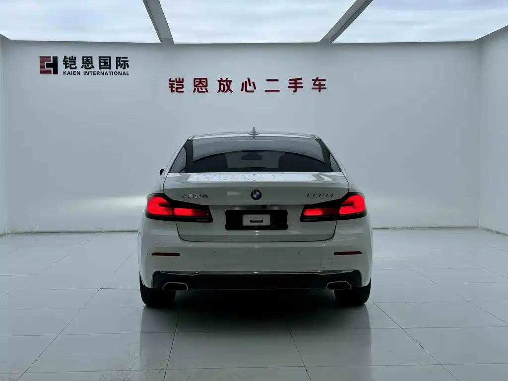 BMW 5 Series 2021 — фото 18