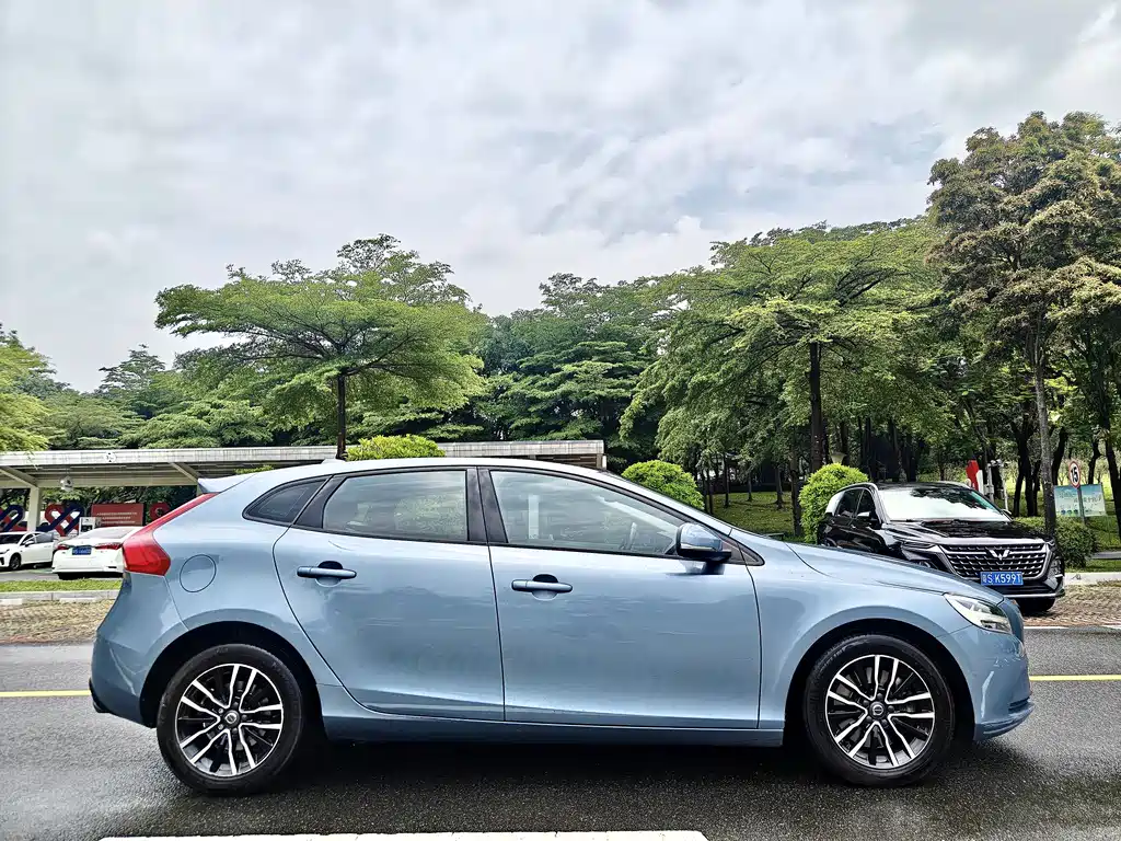 Volvo V40 2017 — фото 8