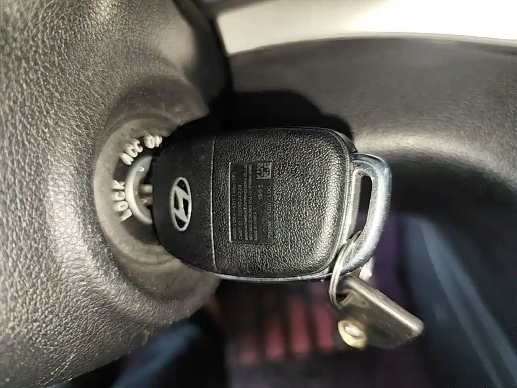 Hyundai Elantra 2016 — фото 9