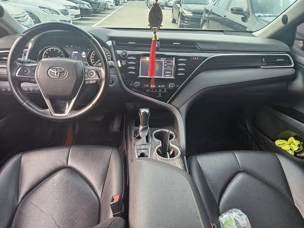 Toyota Camry 2018 — фото 9
