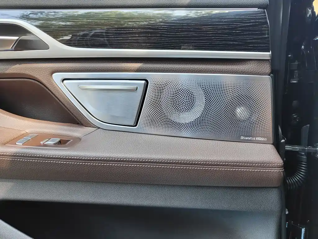 BMW 7 Series 2017 — фото 17
