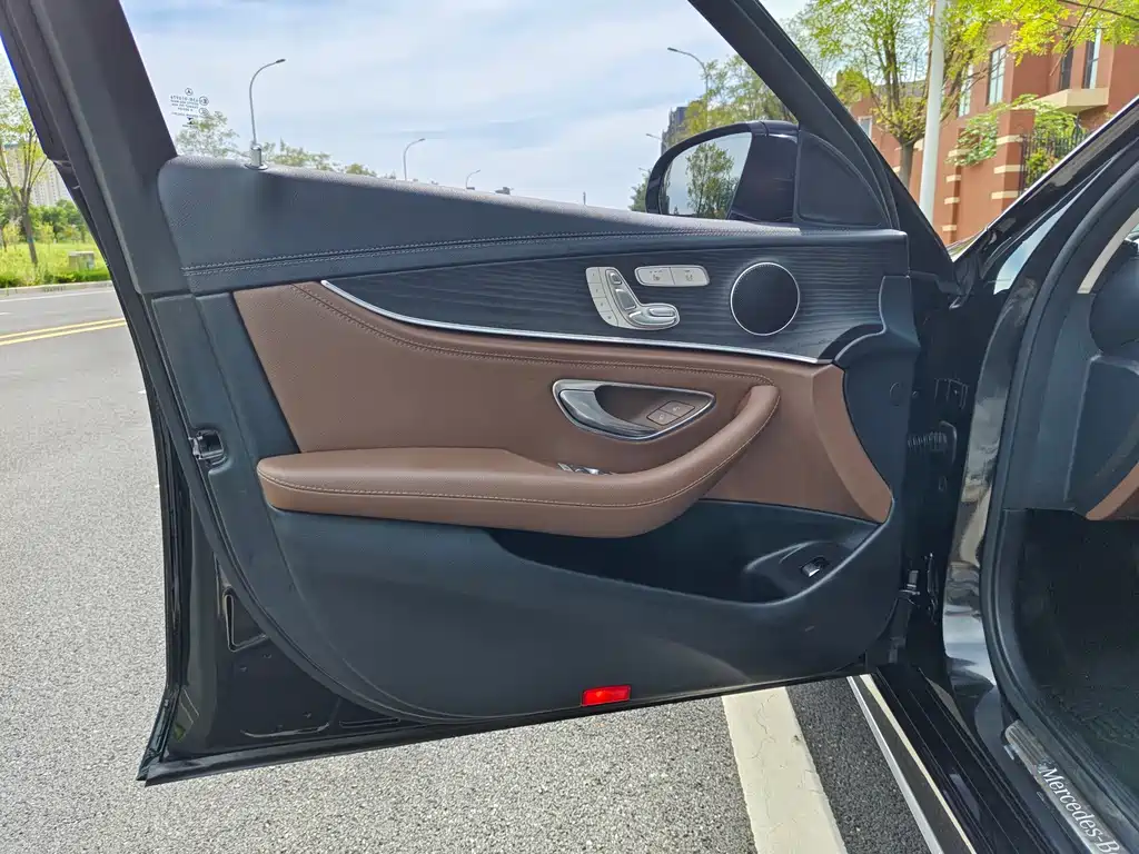 Mercedes-Benz E-Class 2020 — фото 30