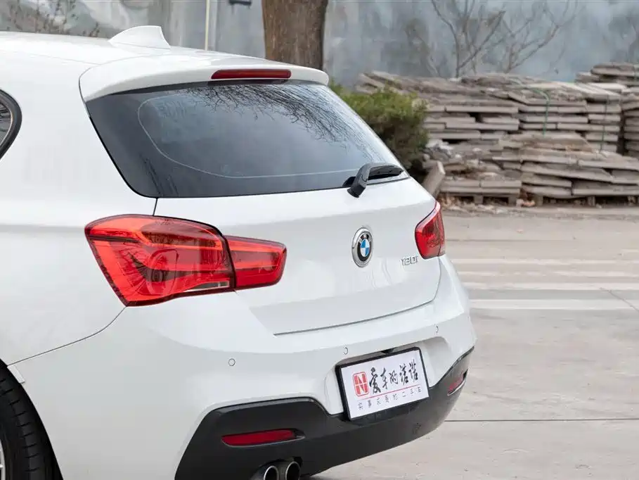 BMW 1 Series 2018 — фото 14