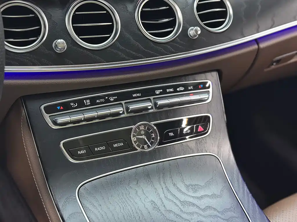 Mercedes-Benz E-Class 2019 — фото 17