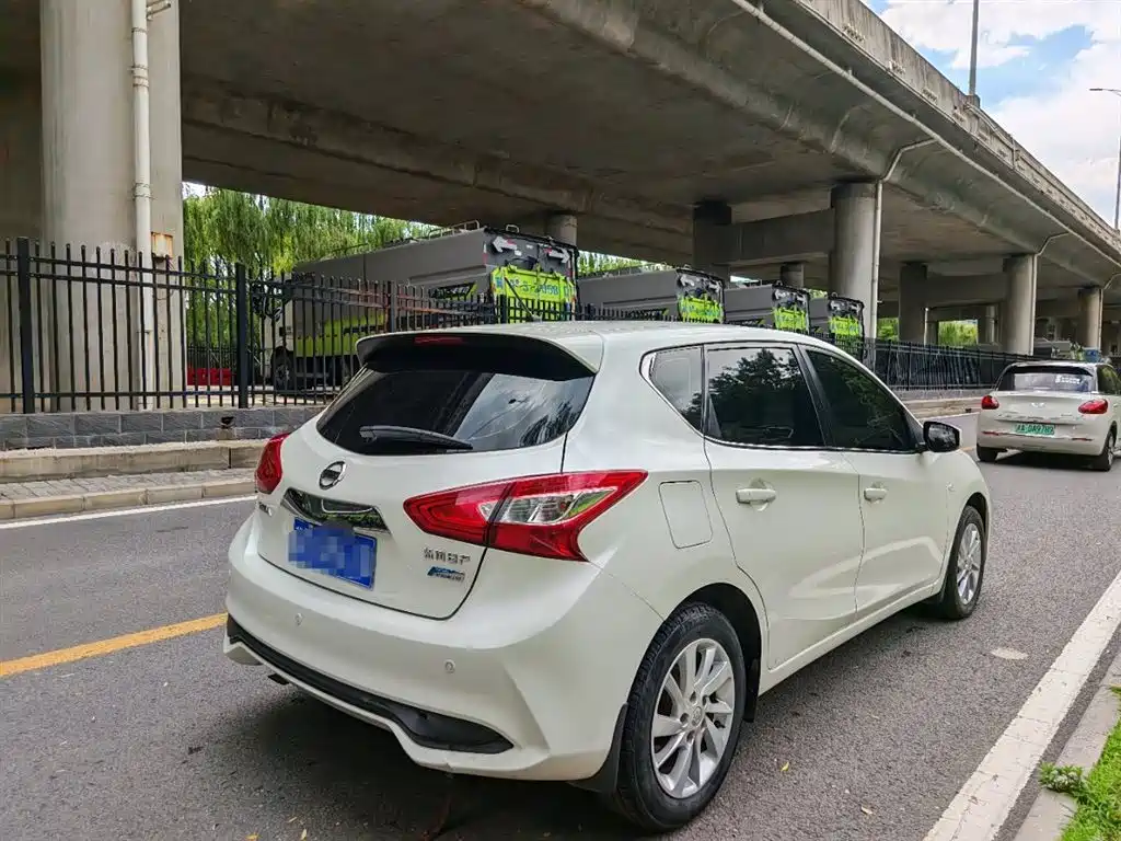 Nissan Tiida 2018 — фото 11