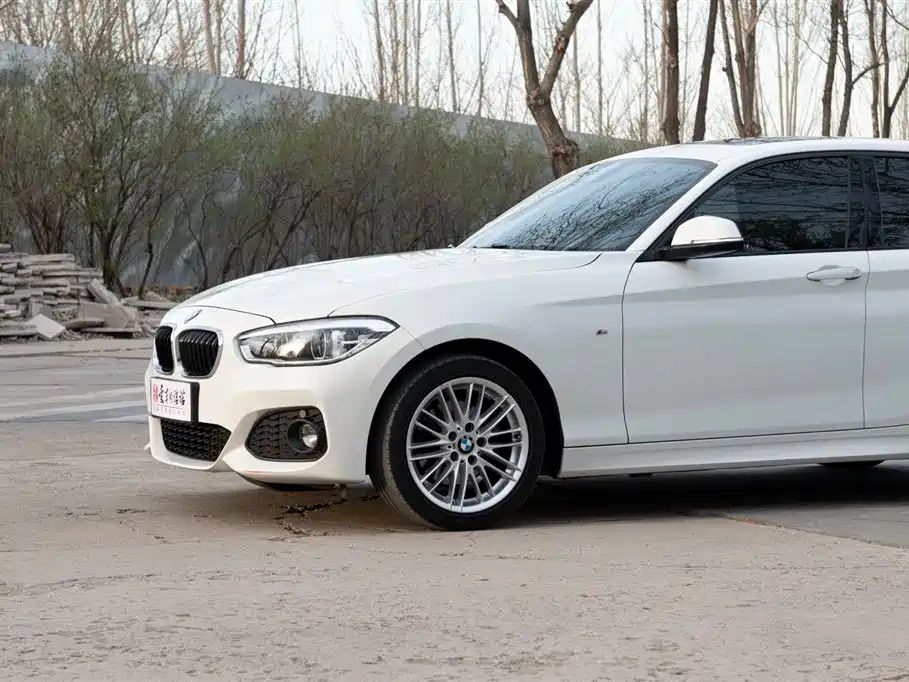 BMW 1 Series 2018 — фото 12