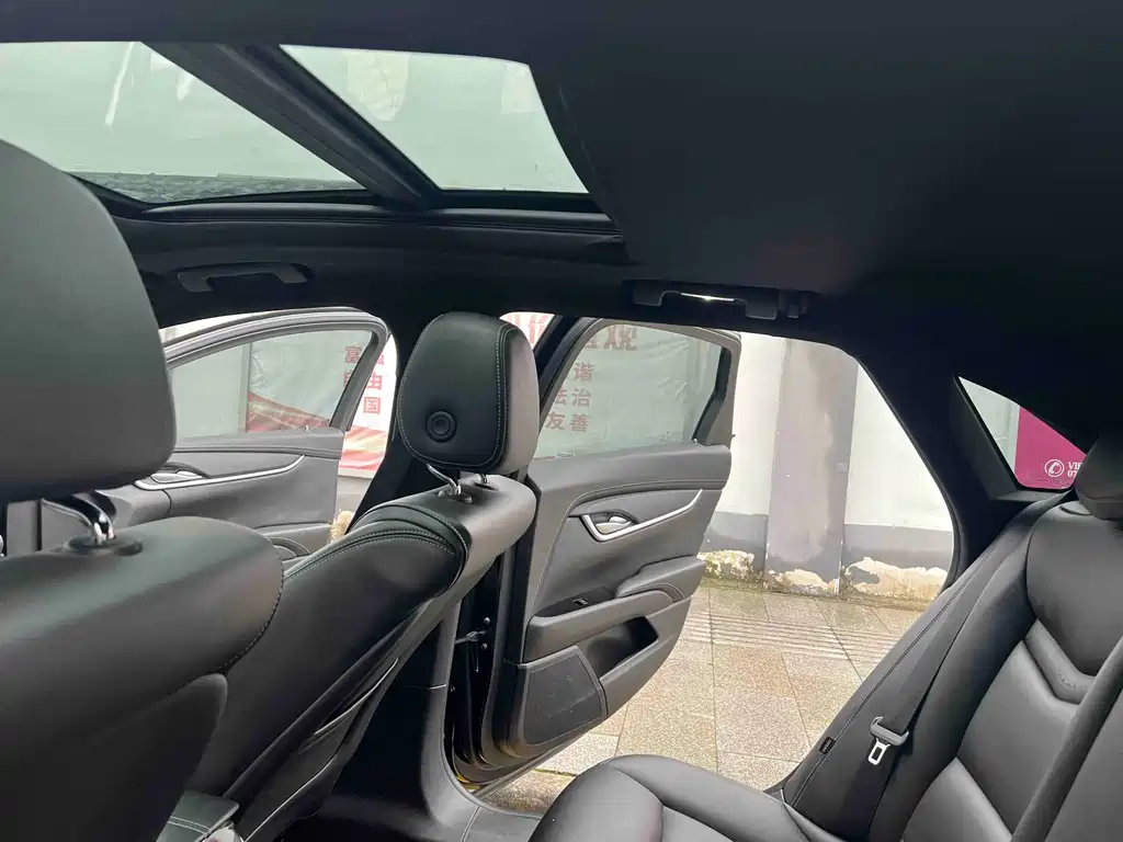 Cadillac XTS 2018 — фото 11