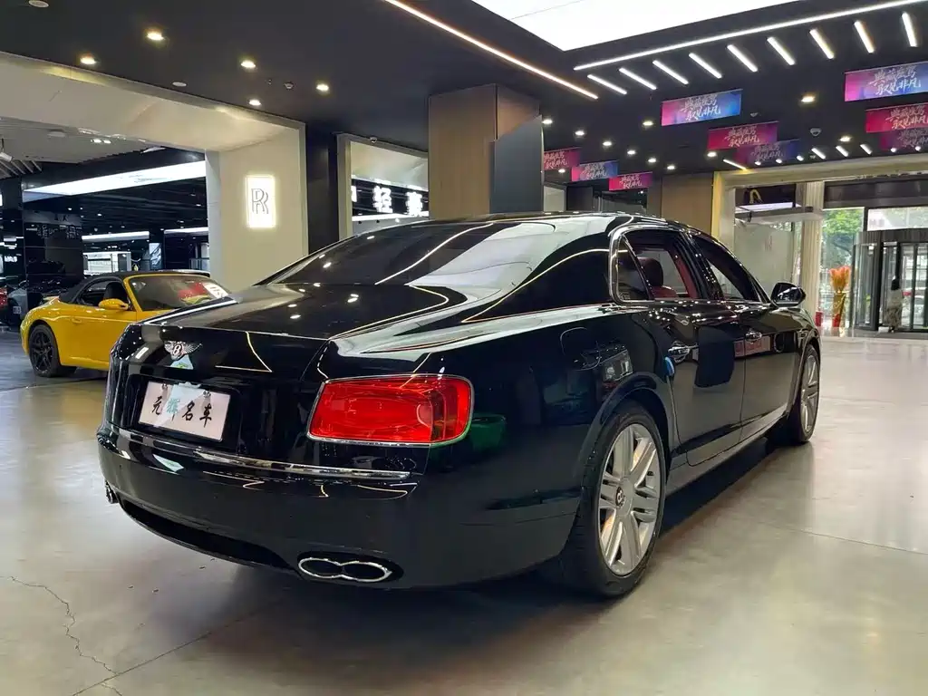 Bentley Flying Spur 2018 — фото 20