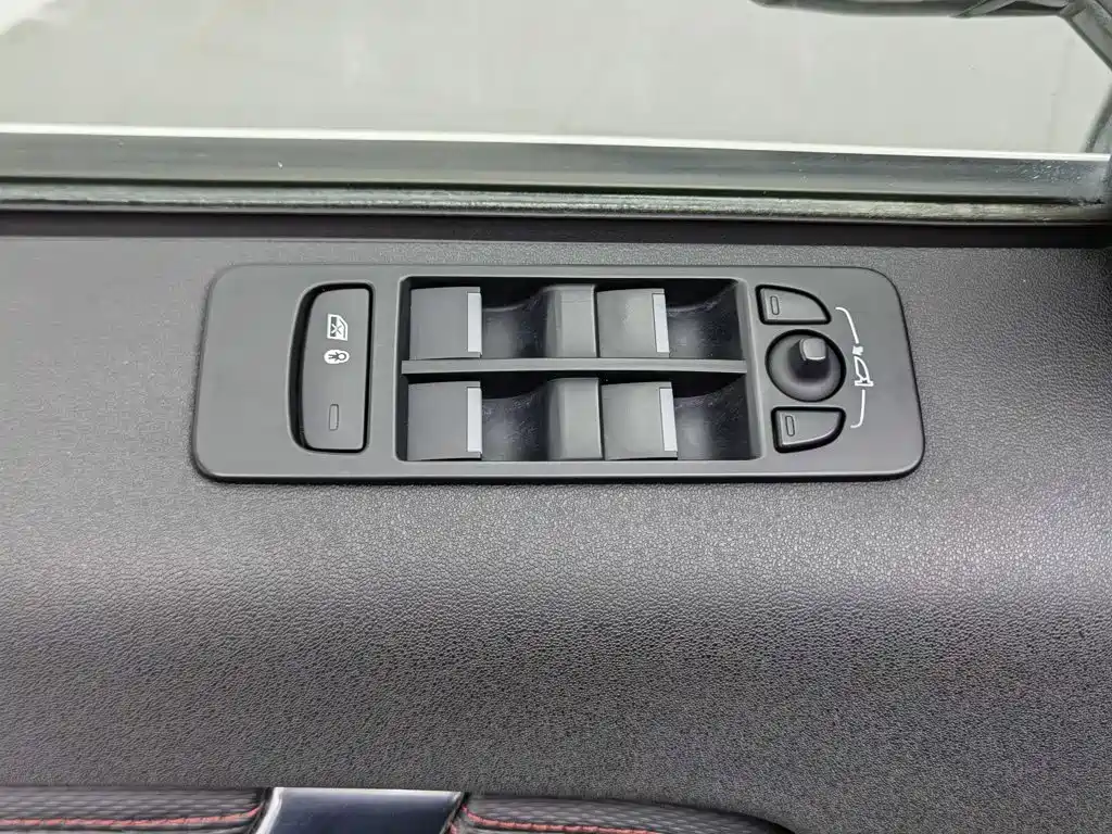 Land Rover Discovery Sport 2020 — фото 9